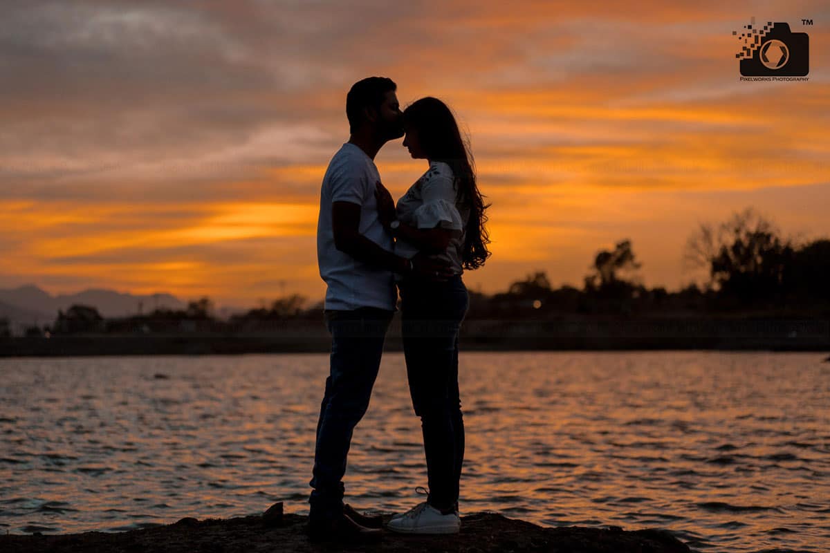 5 Dreamy & Timeless Poses for Your Magical Engagement Photo Shoot – Capture Love, Emotion & Forever Moments