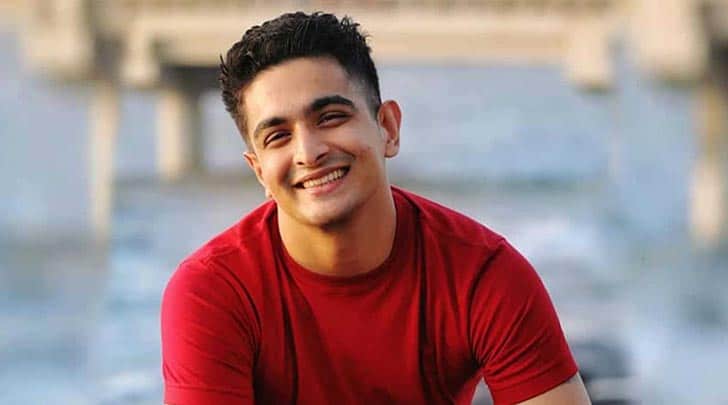 रणवीर इलाहाबादिया एक अप्रत्याशित बयान के चलते सोशल मीडिया पर ट्रोल हो गए, जिससे फैंस में भावनात्मक उबाल और इंटरनेट पर गहरी आलोचना देखने को मिली।